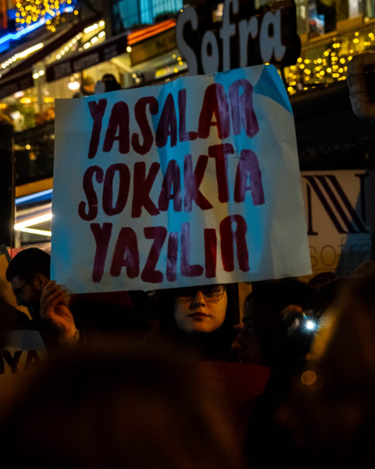 Foto Galeri: Taksim'de polis barikatları gölgesinde 25 Kasım Kadına Yönelik Şiddetle Mücadele Günü