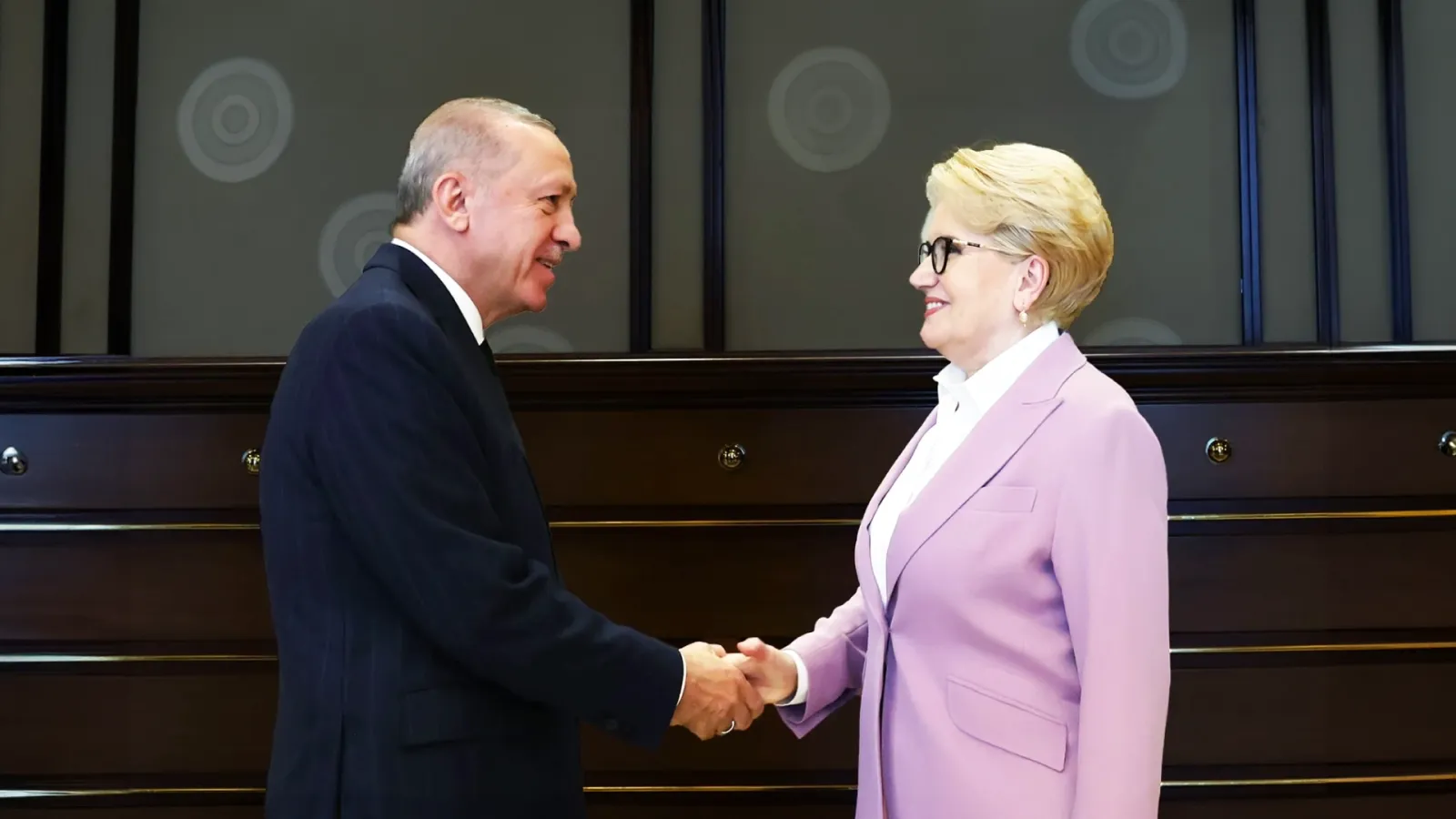 Meral Akşener: O fotoğraf ihanetin tescili mi?