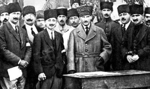 19 Mayıs 1919:  İdam mahkumluğundan kurtuluş liderliğine